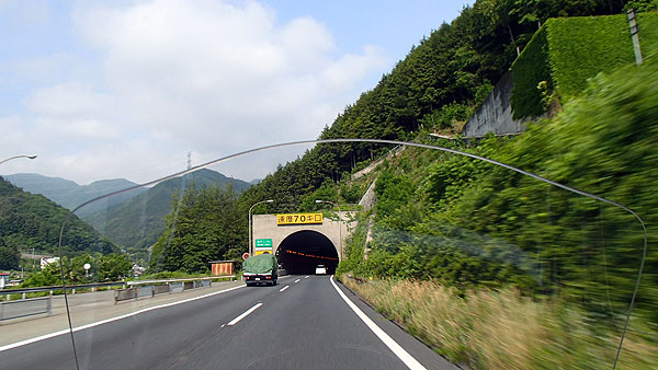 笹子トンネル手前を走行中